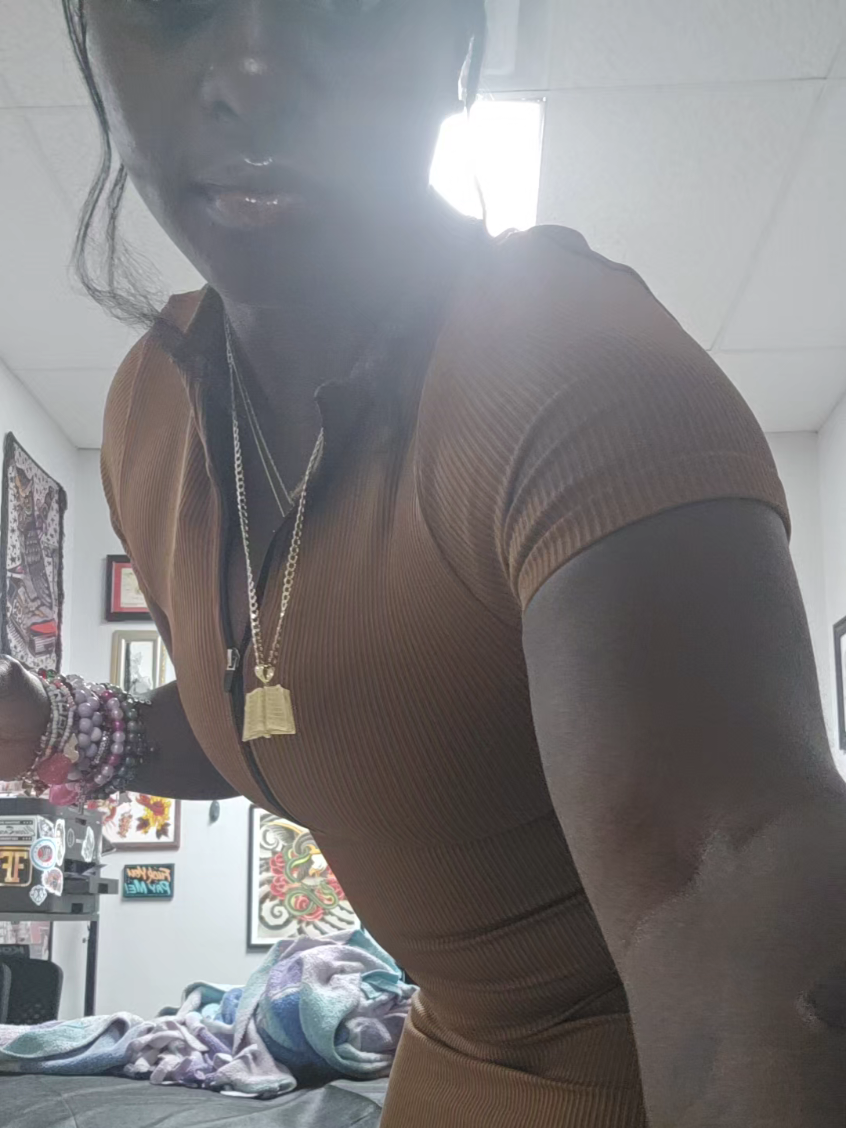 @Melaninbaddieinscrubs