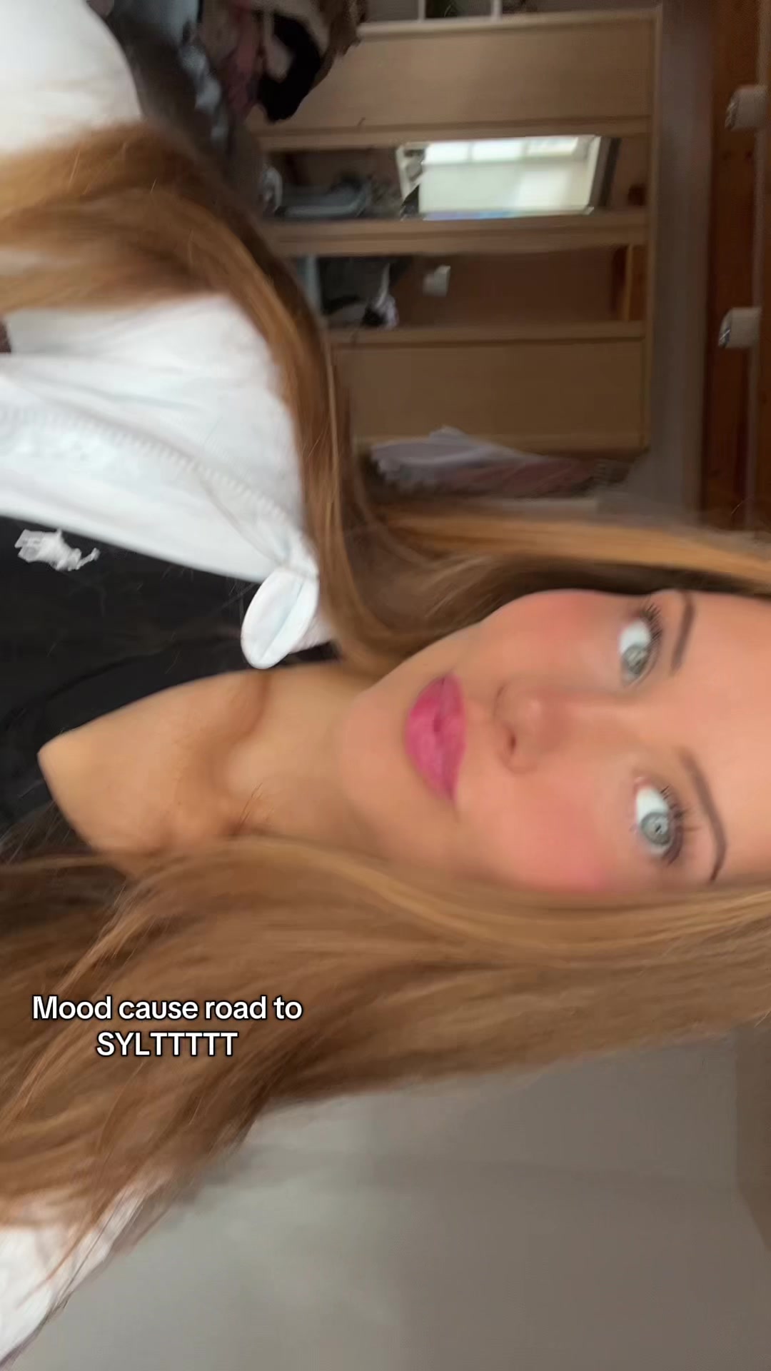 @Laura Zoe๐