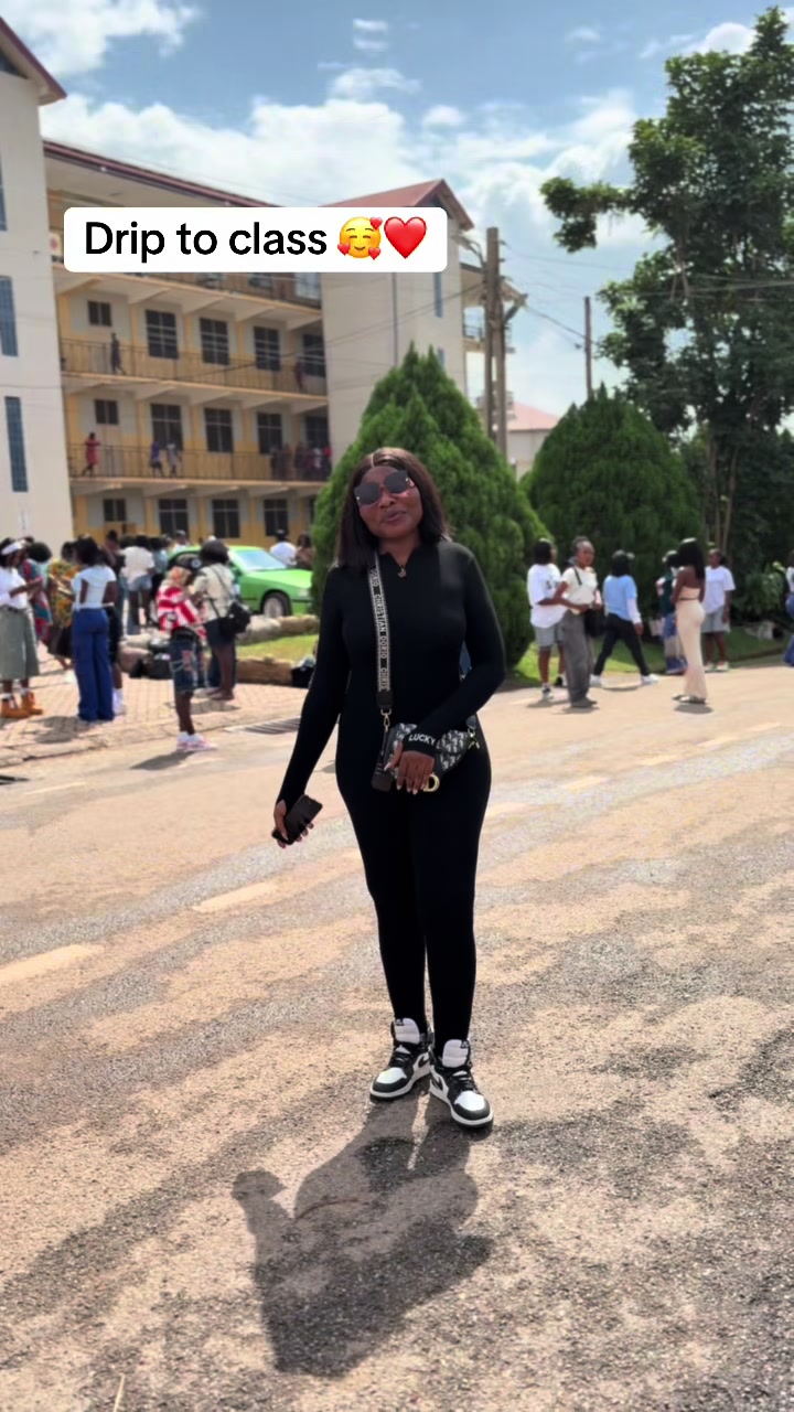 @Abena—coxis🩷🫧🌸