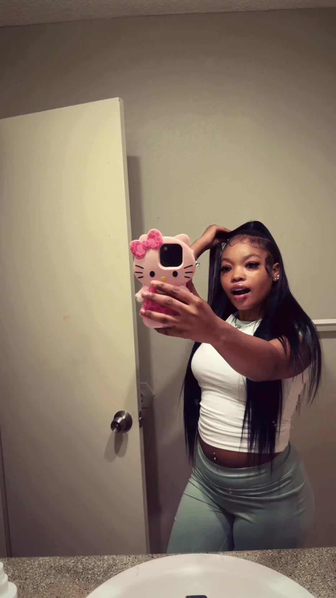 @knicolethed0ll