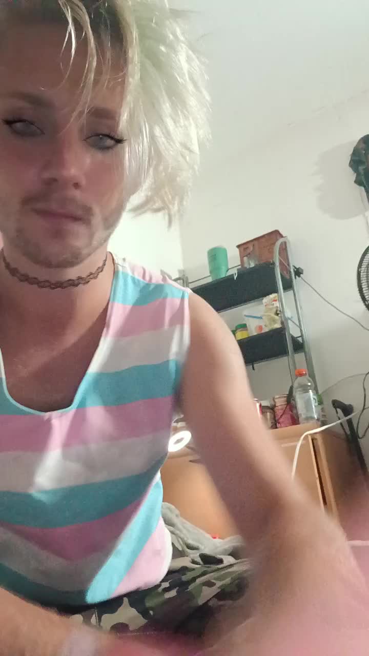@DumbEmoRainBowBoi
