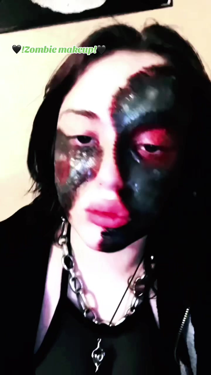 @living.dead.girl.7