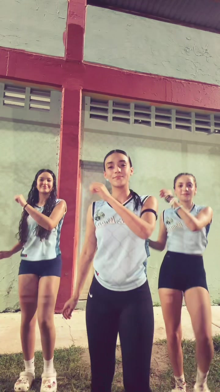 @Karlamonttt💕