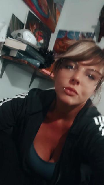 @EmzyXoxo