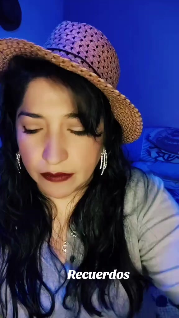 @elvirita la pueblerina
