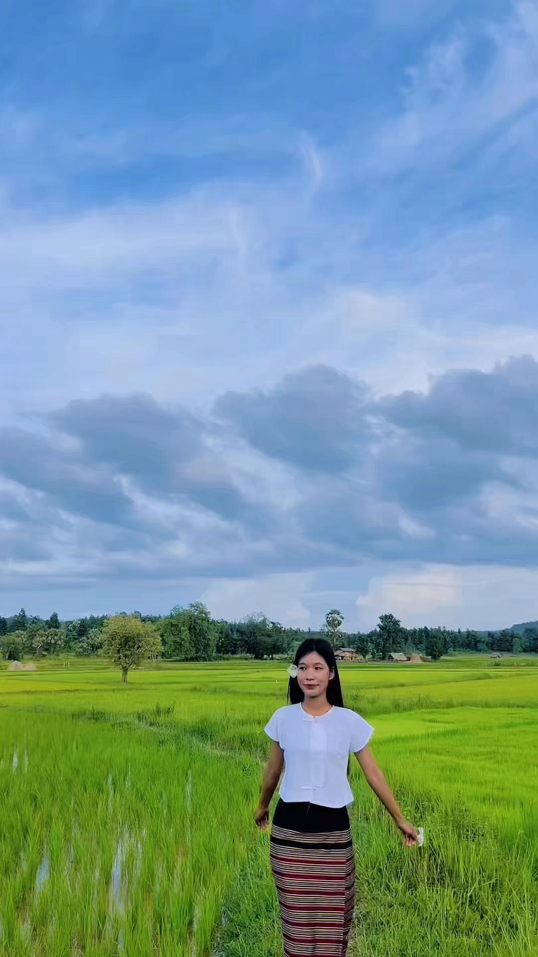 @shwe yeeဝန်းသိုသူ
