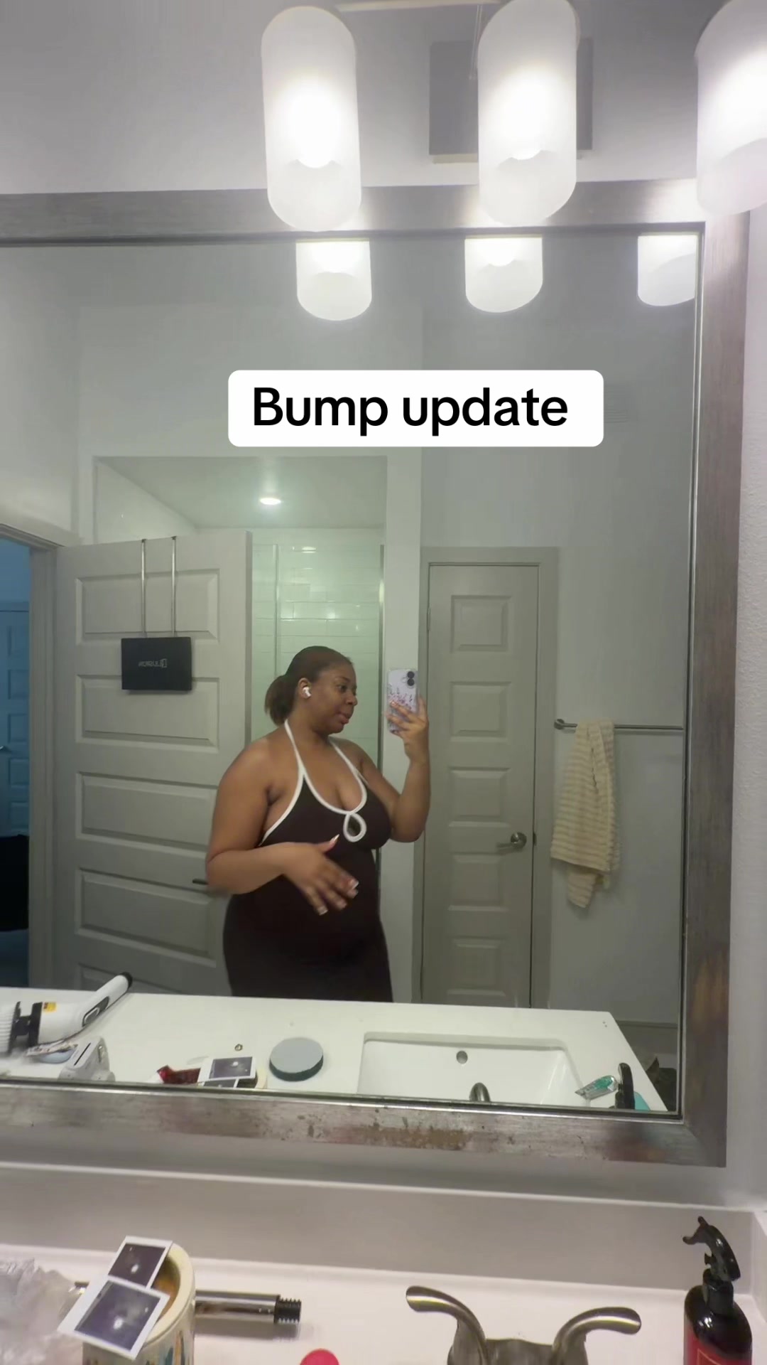 @LuxyAnya