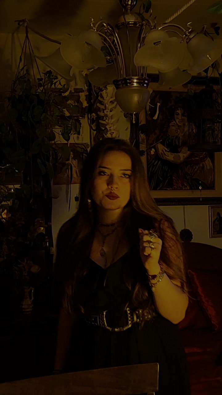 @Sarah_crows