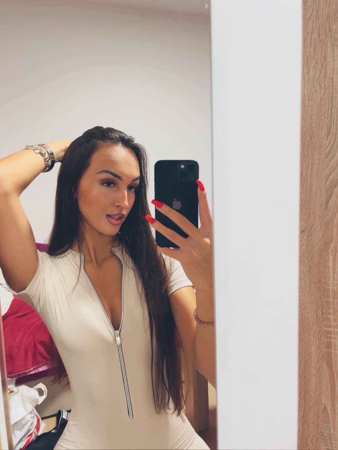 @issidorraaaaa