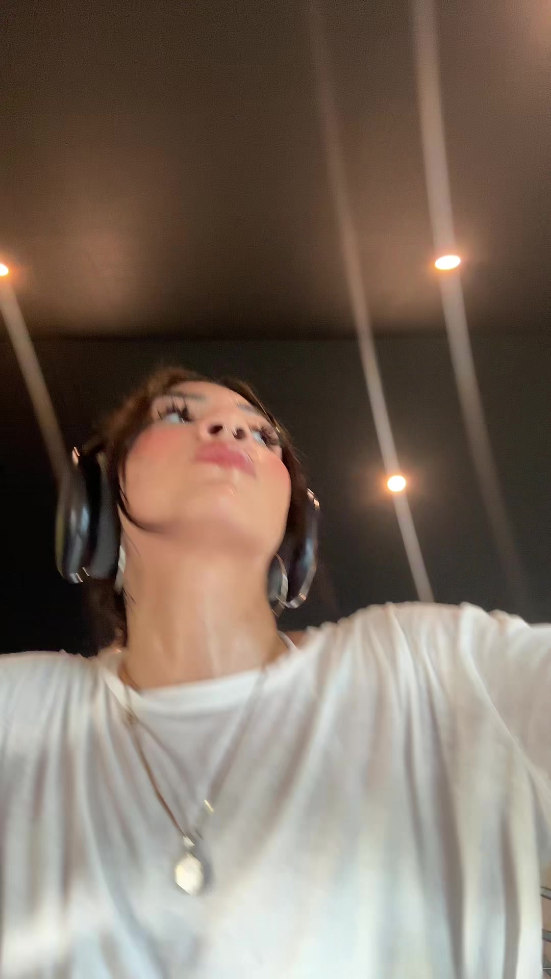 @idklani777