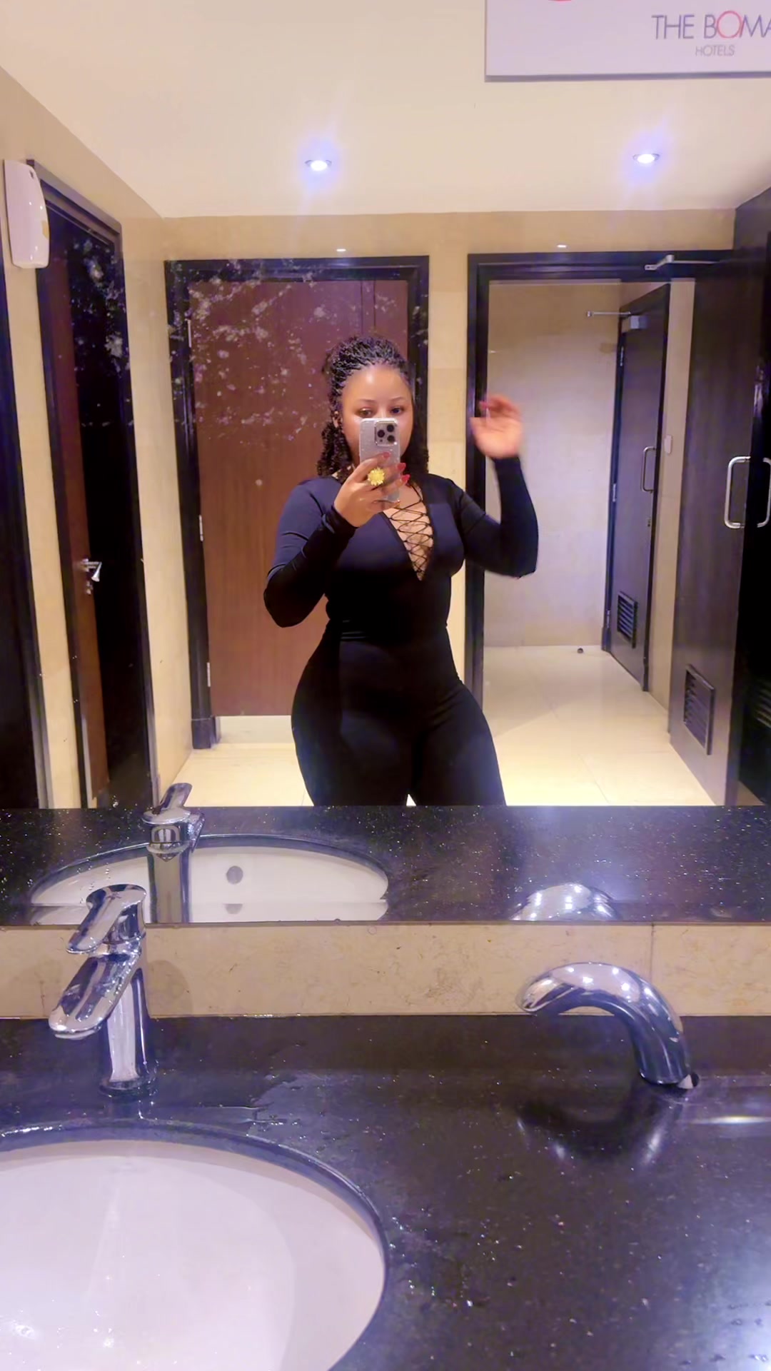 @Elle Wambua 🇰🇪