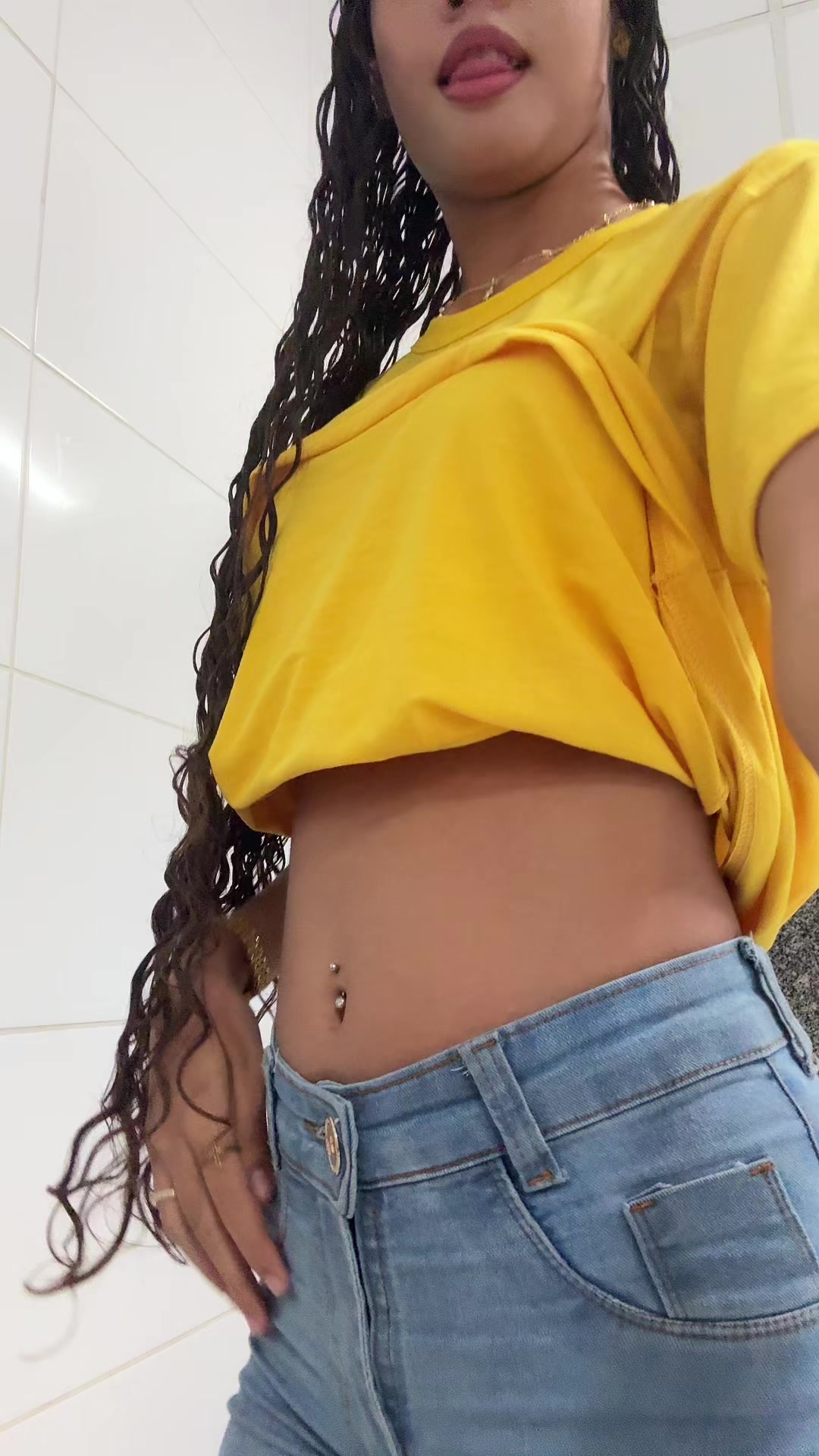 @thaissthefanie_