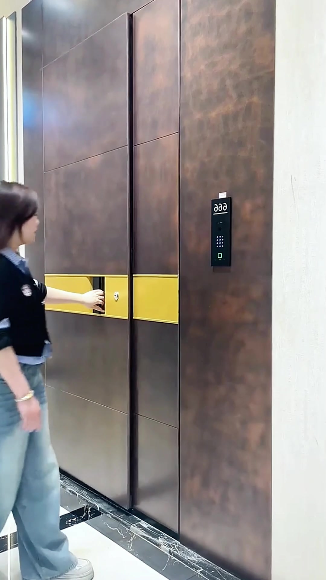 @KEST DOOR