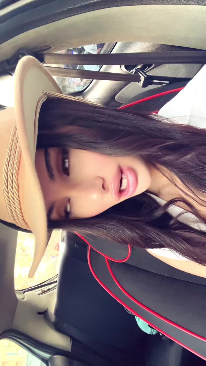 @saraborhann