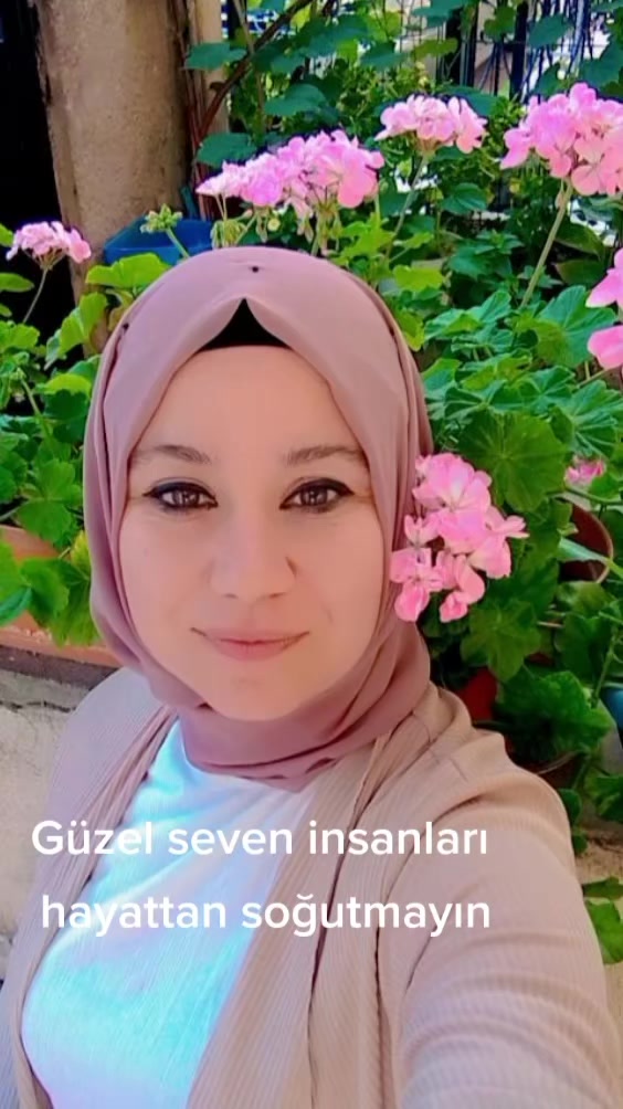 @deryasarı5541