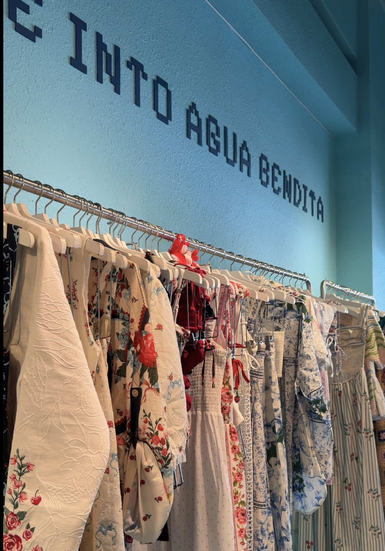 @Agua Bendita