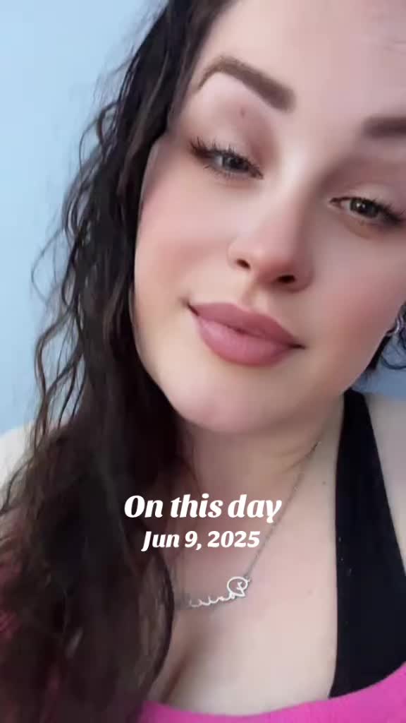 @JustASmallTownGirl🩷💜