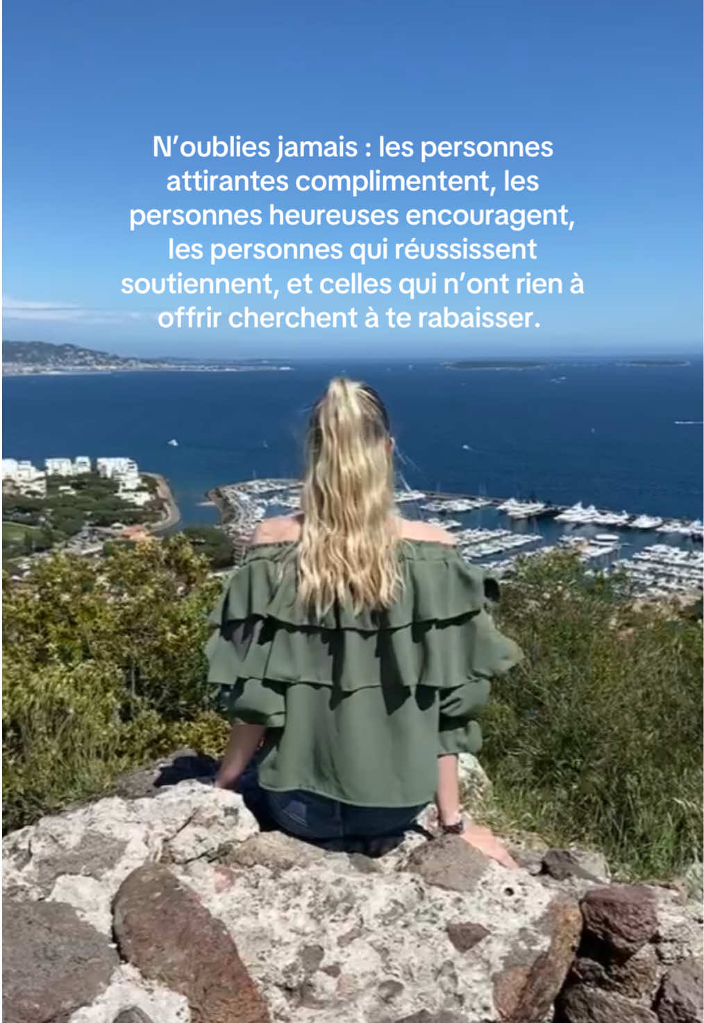 @lauraccomplie