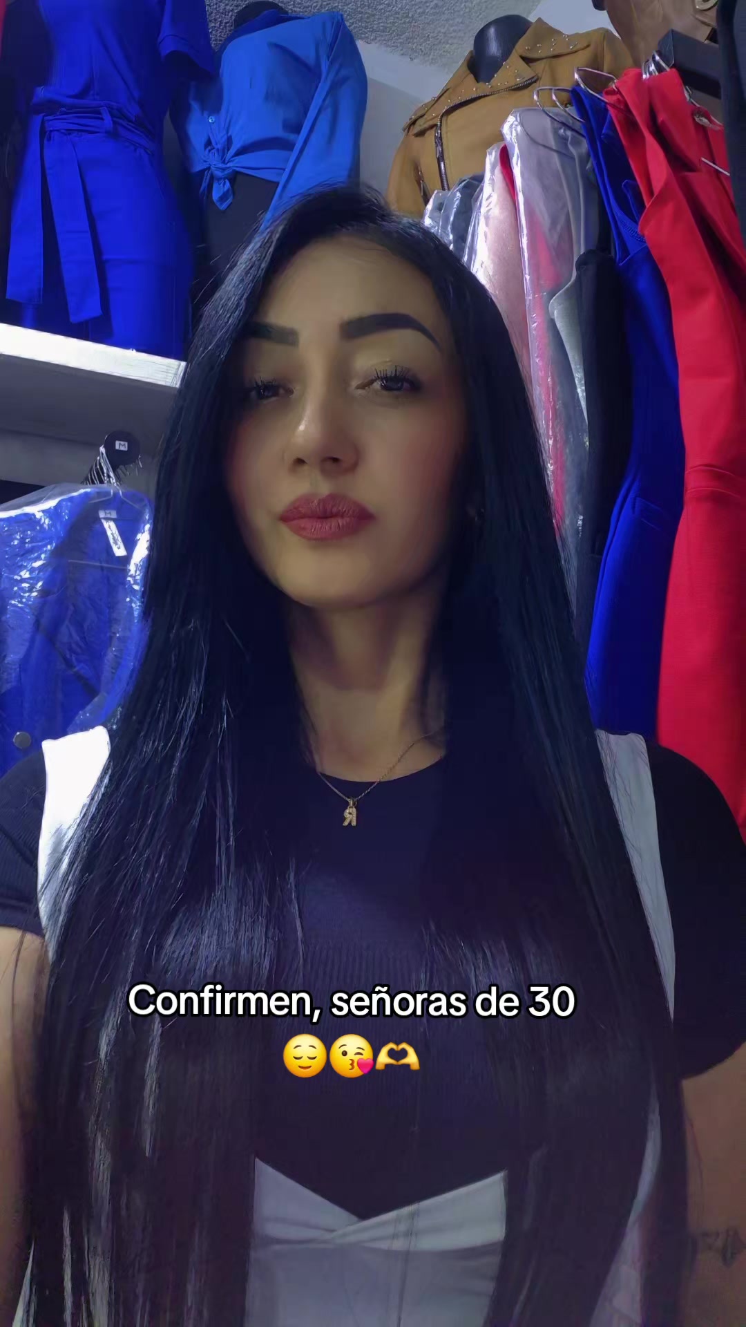 @Julie Vanesa . Te sigue
