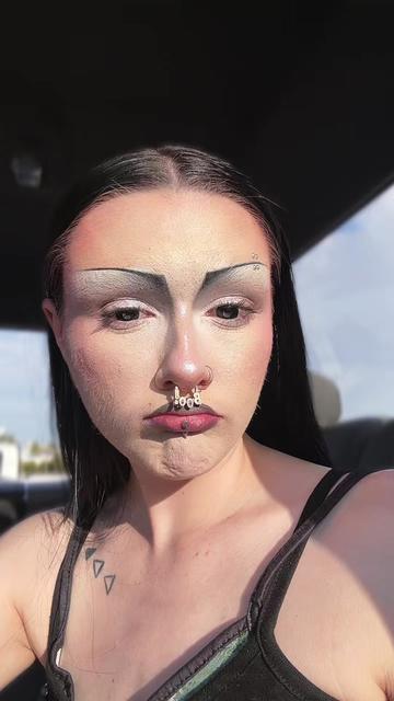@Eve.N.Odder
