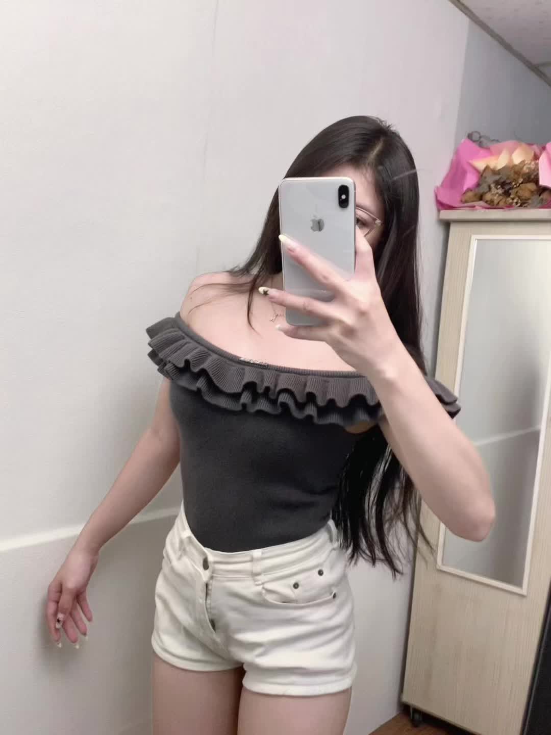 @Ê Mặc Gì ?