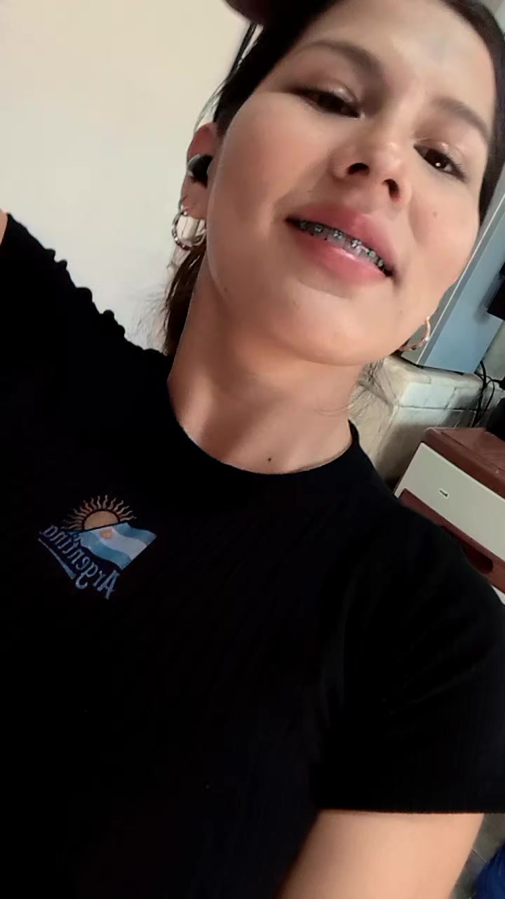 @Adrianita06
