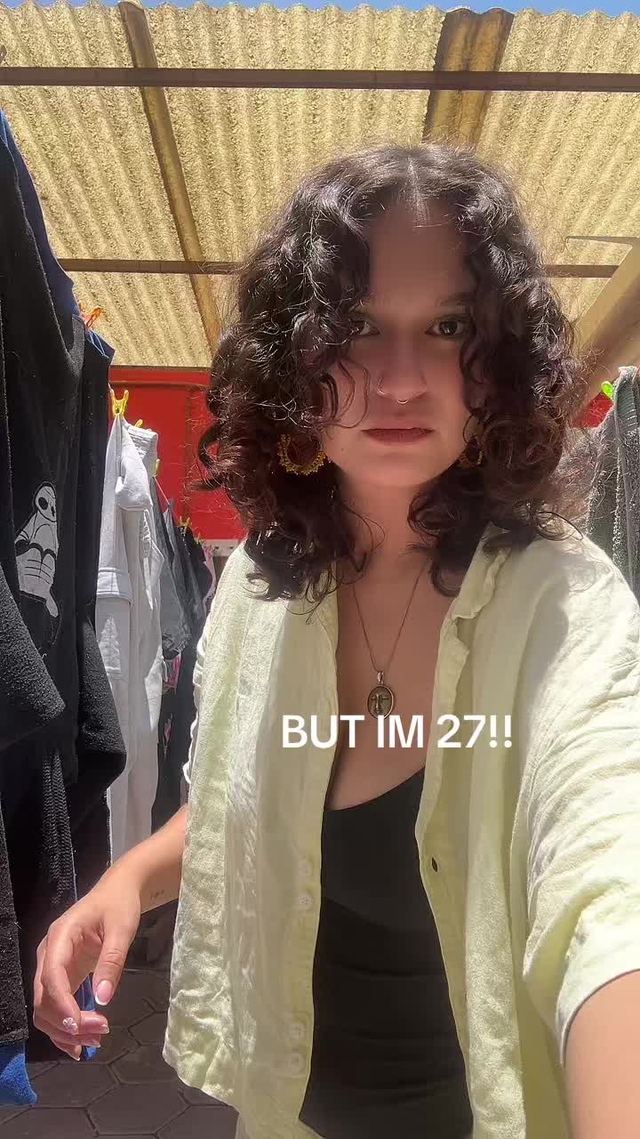 @julihoophoe