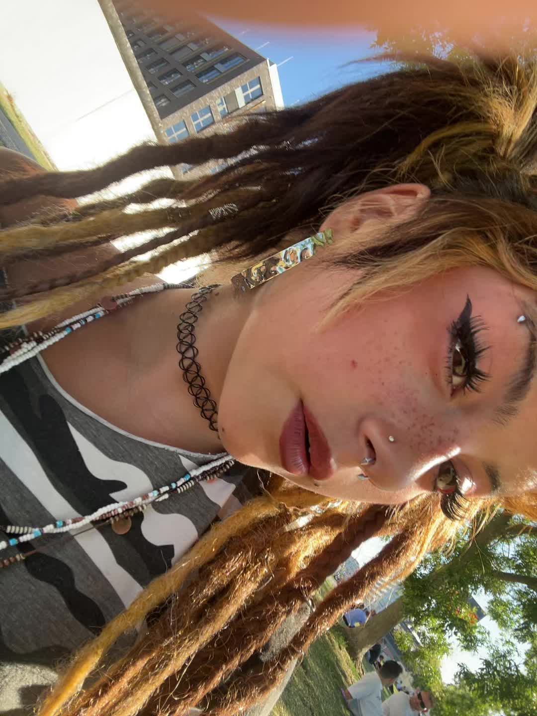@🥥