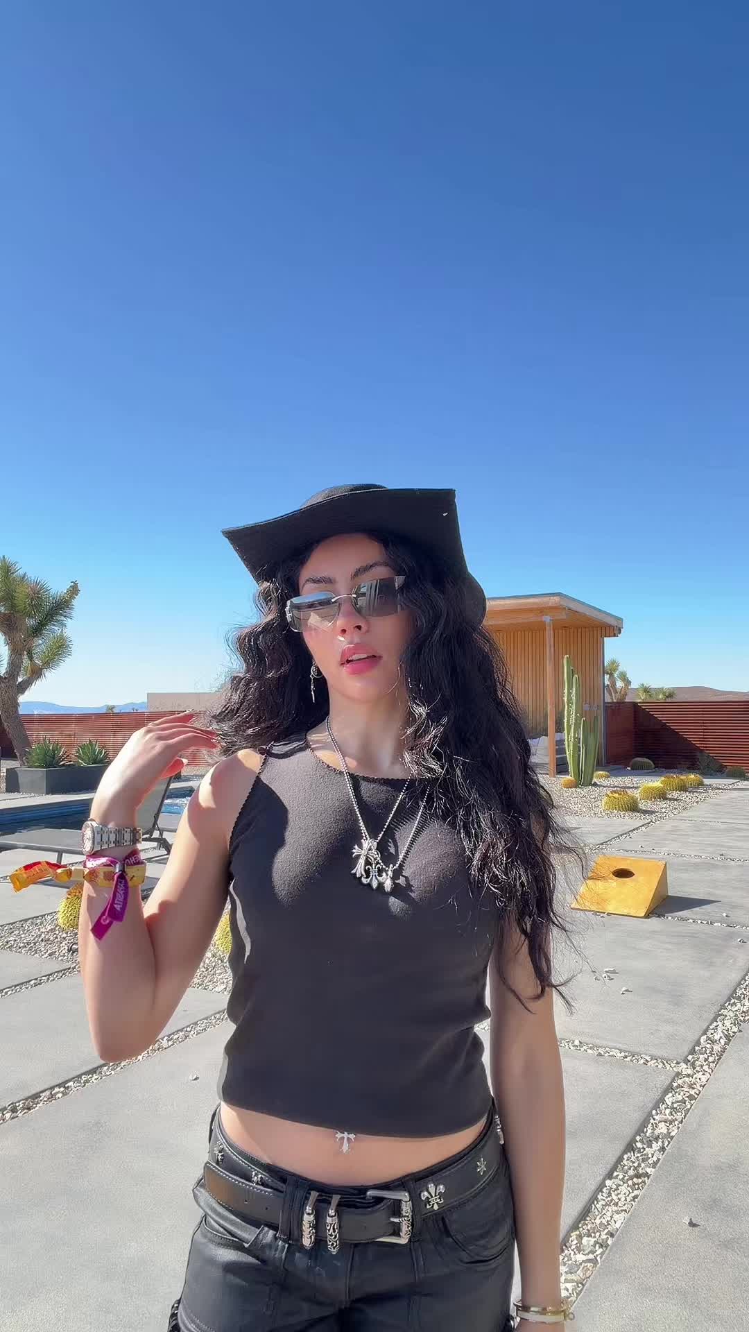 @Alo