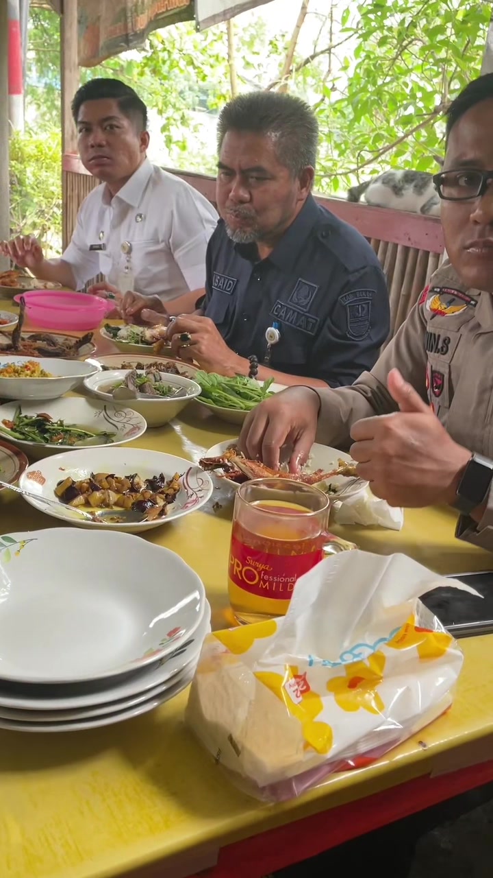 @warung nasi ibu iyam