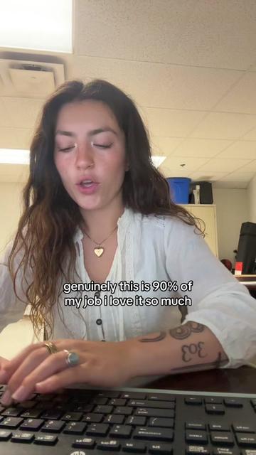 @lola🧚♀️📖✨