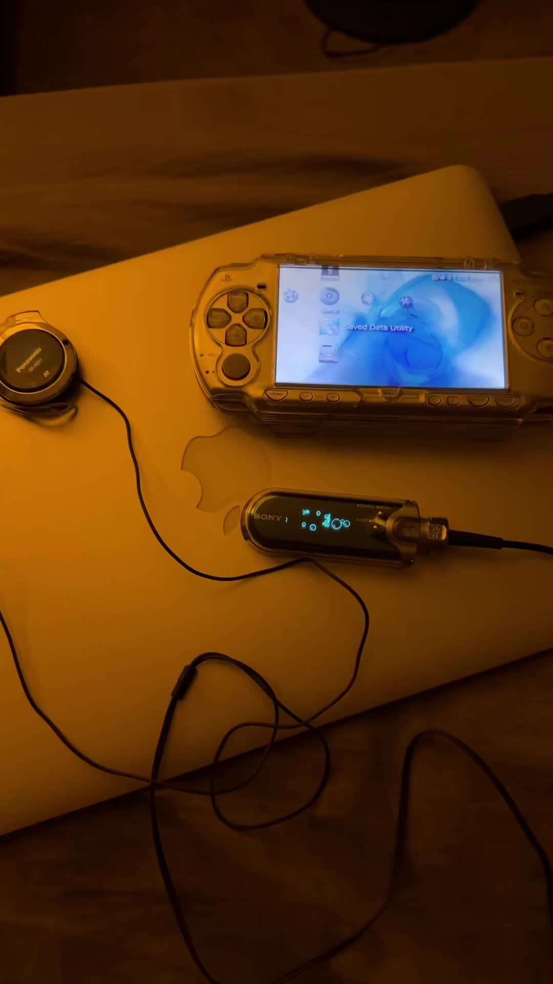 @~J~