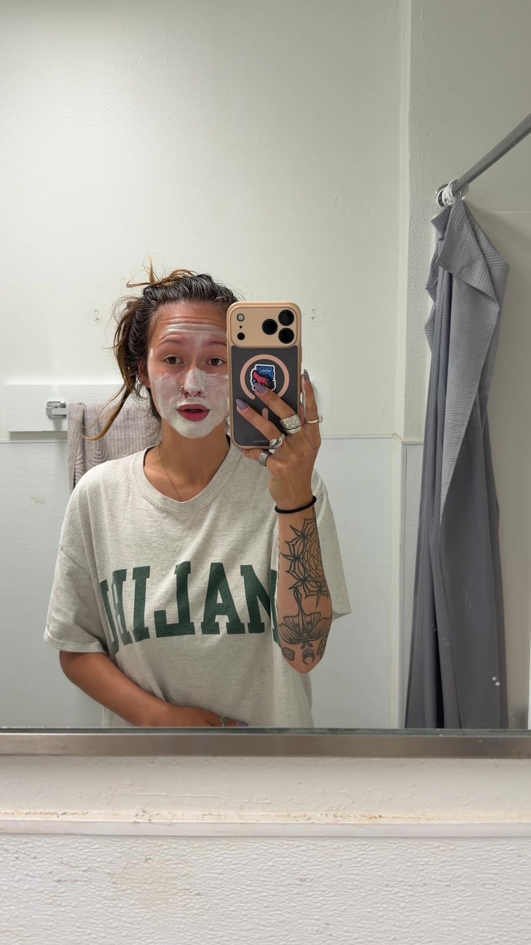 @Bee Bing | Artist | VanLife