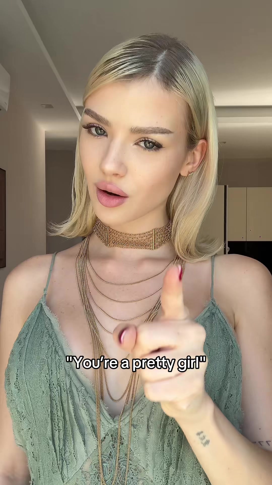 @M E L I N A C E L I N E