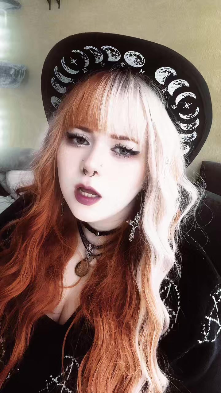 @Julie🖤