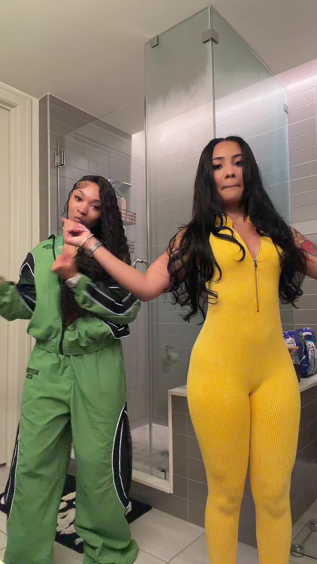 @nicolewayss