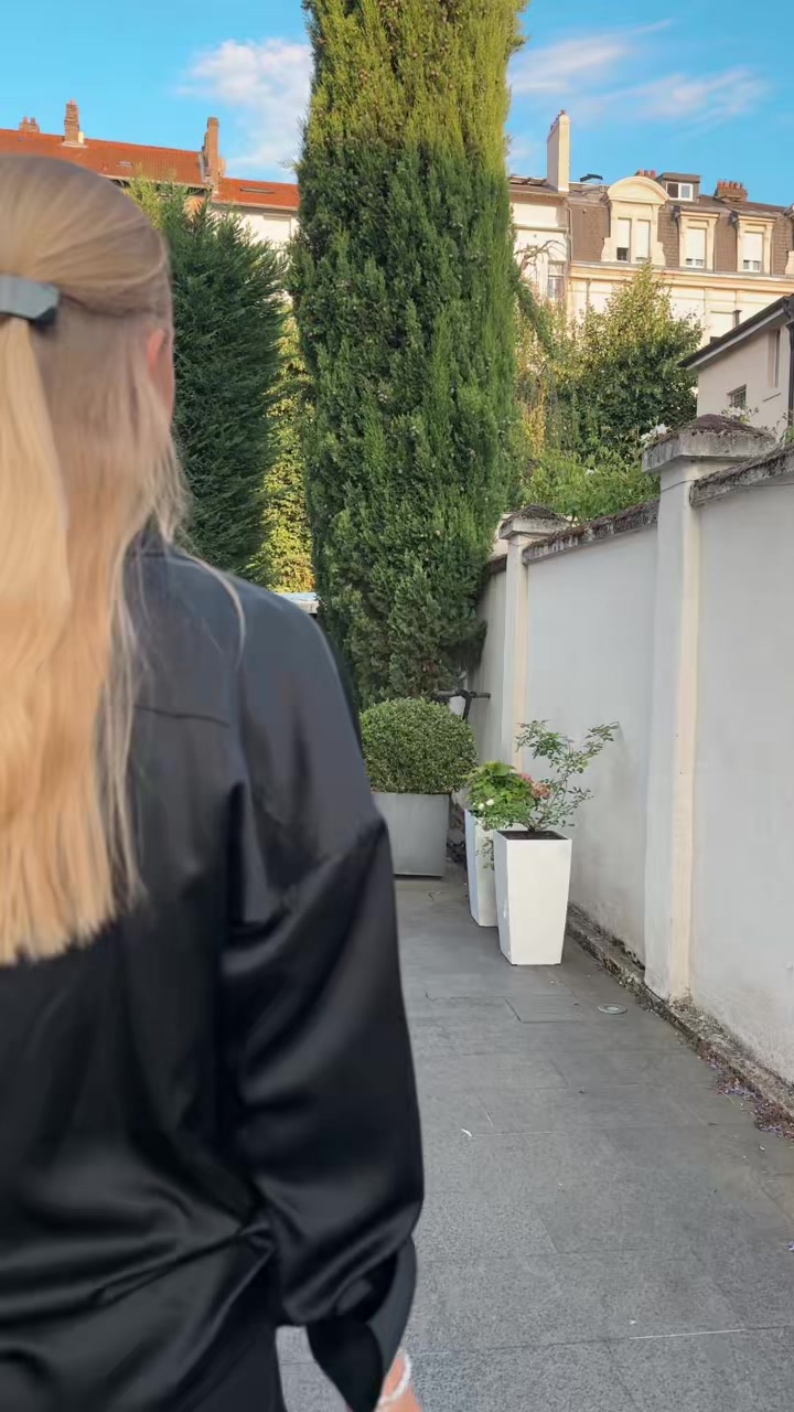 @Blondie