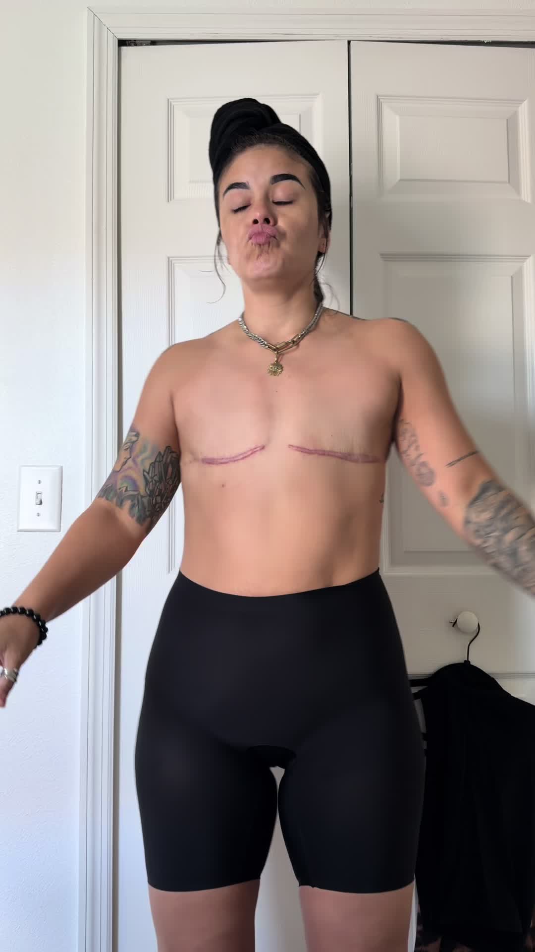 @Theebooblessbabe