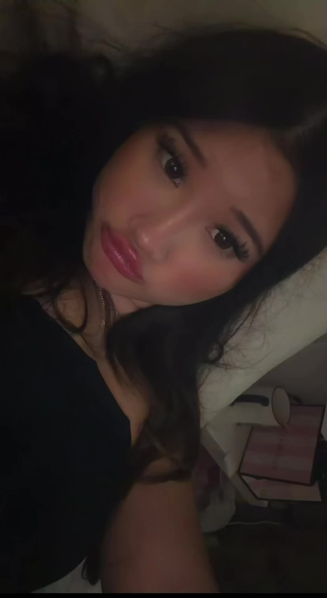 @isaqella