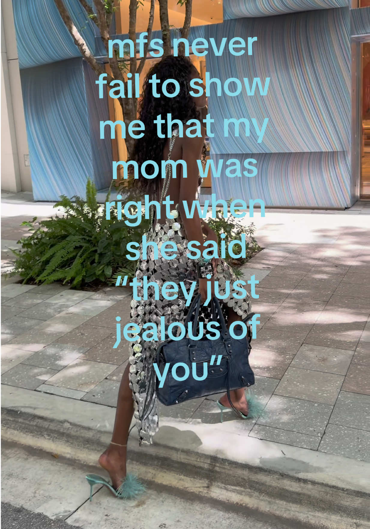 @￶