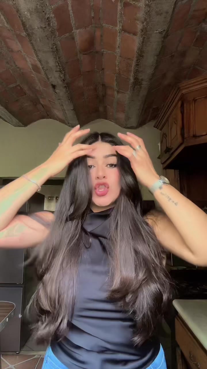 @🦦