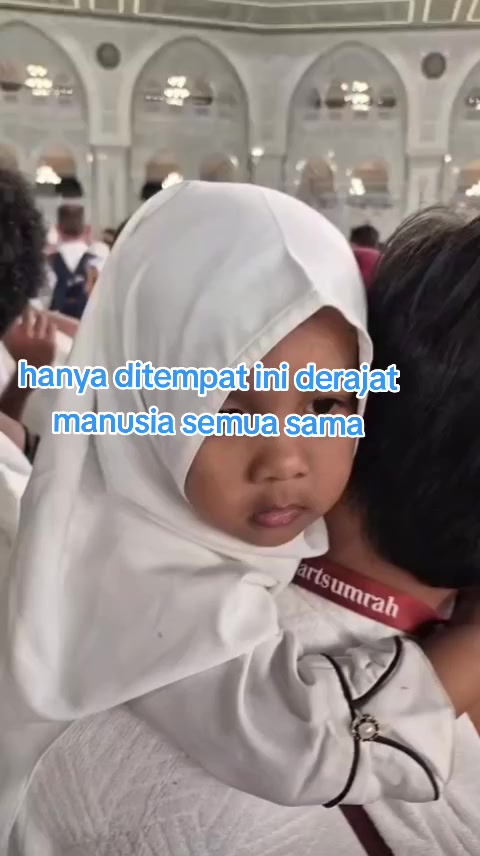 @hj dewi almira tour leader