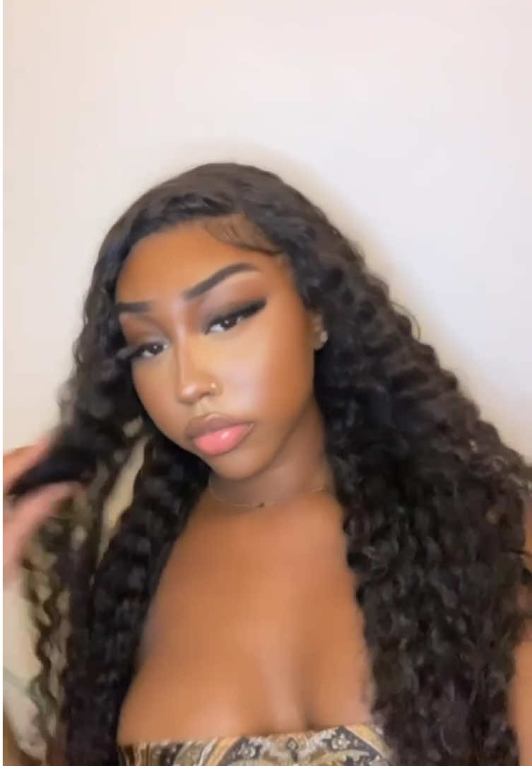@𝐻𝑖𝑠 𝑓𝑎𝑣 .🇩🇴