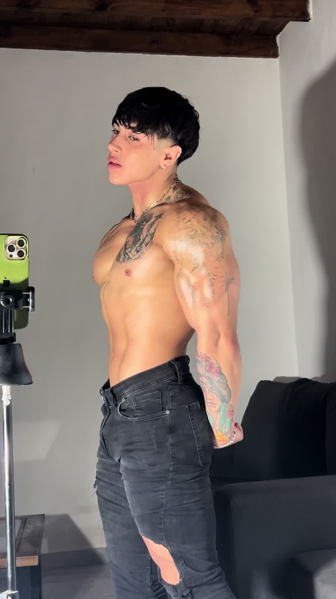 @Nicolás
