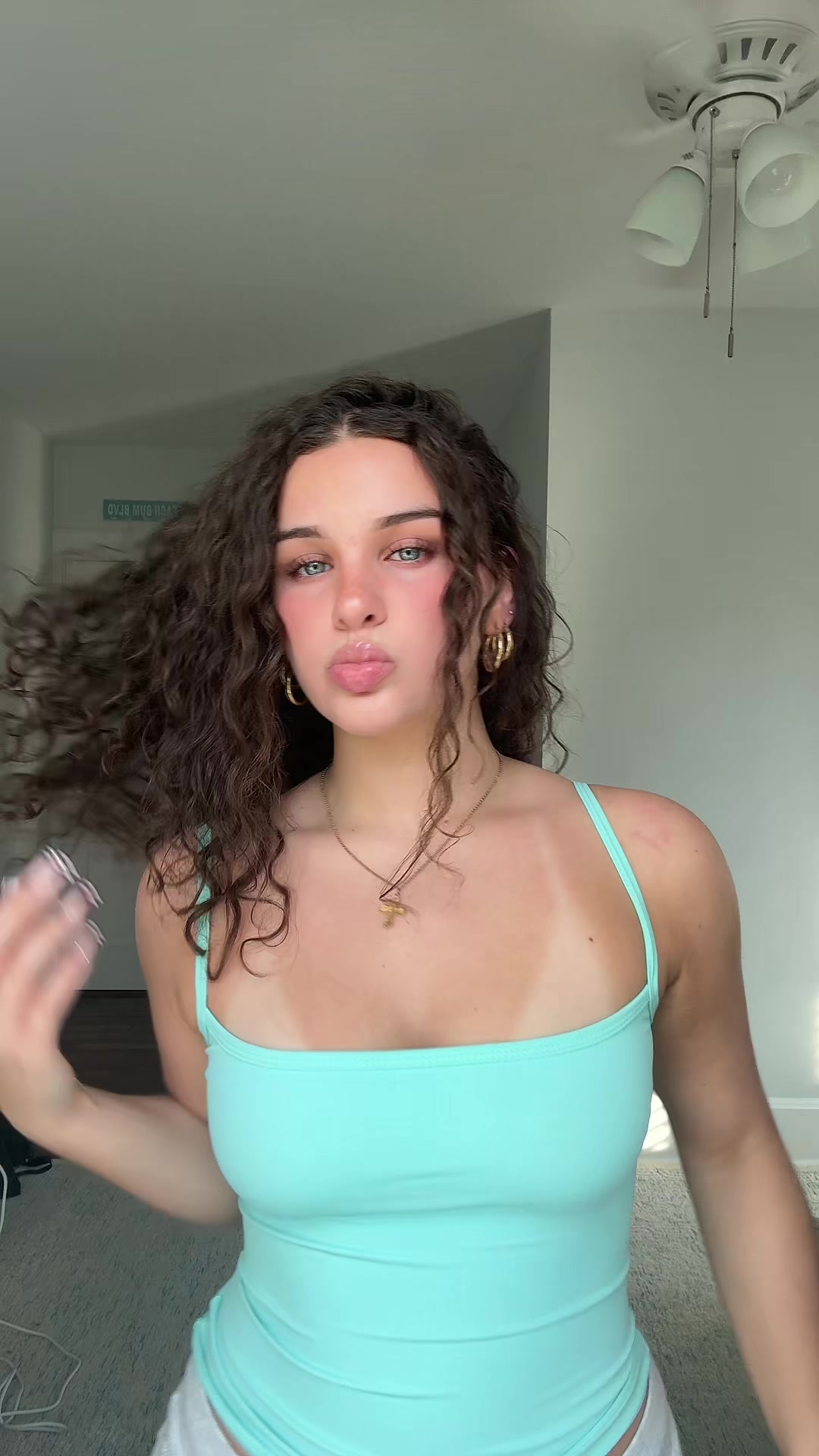 @⃟