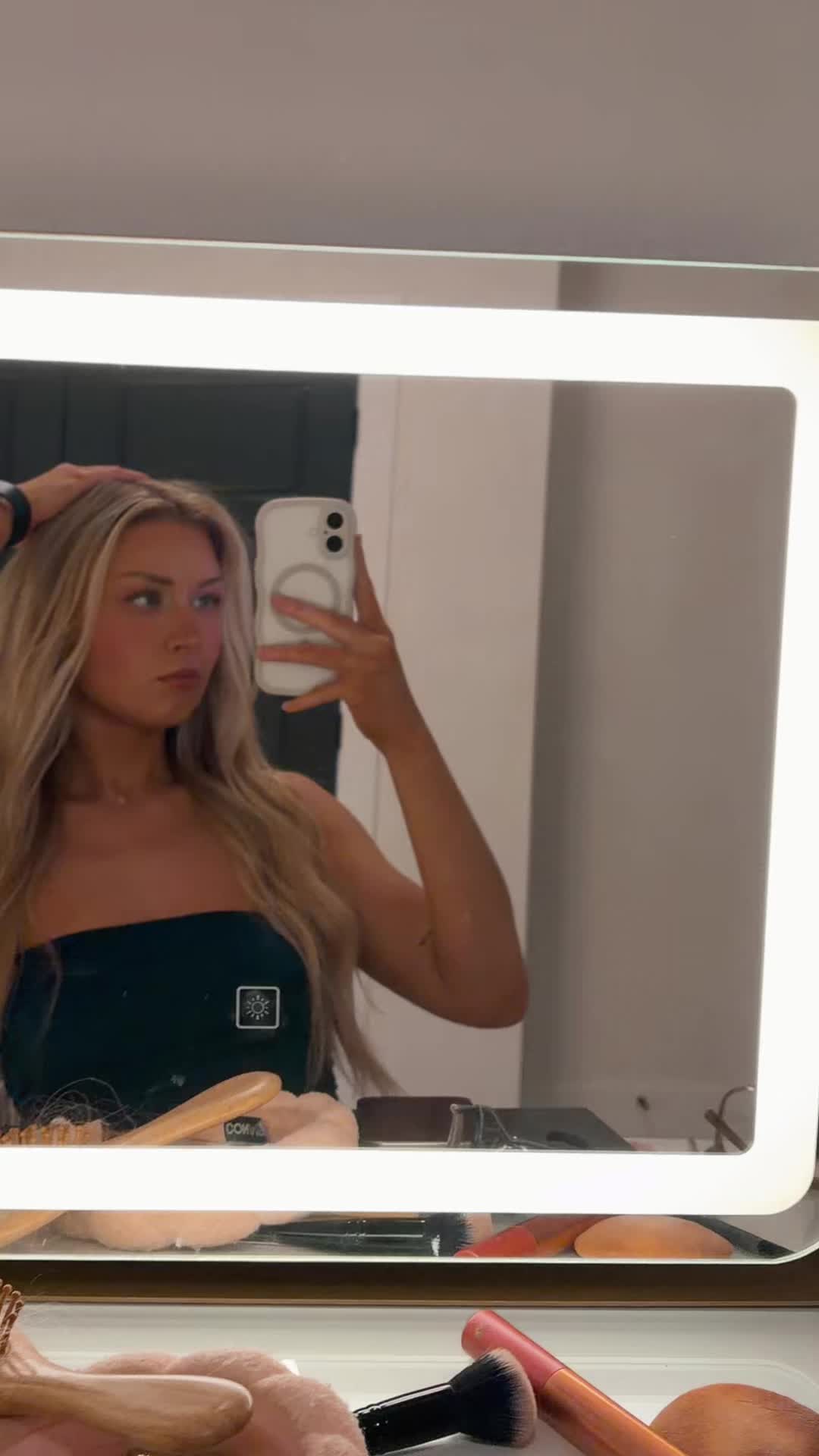 @vanessa.rae.adams