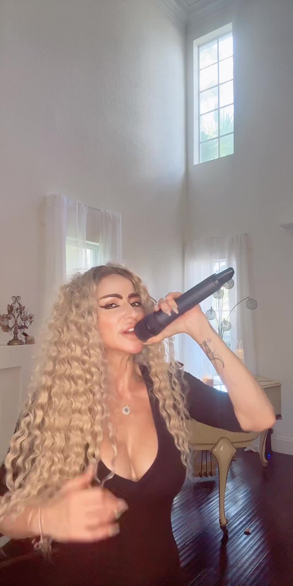 @Danielle_Paige_Pro