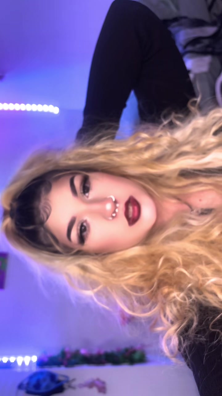 @ella🦋