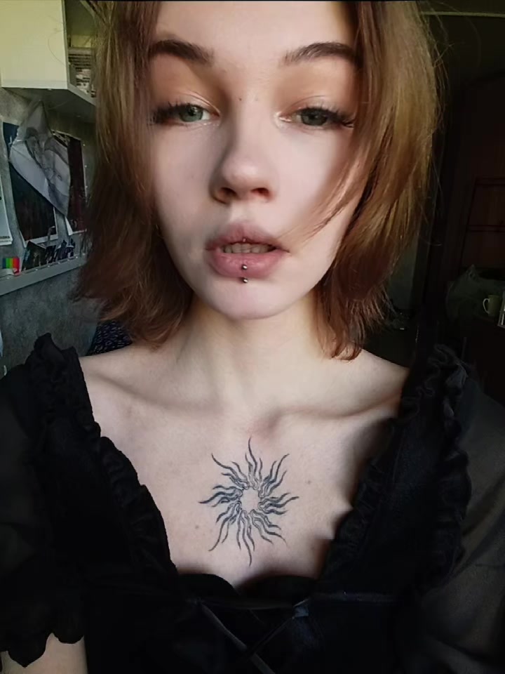@awwwelie