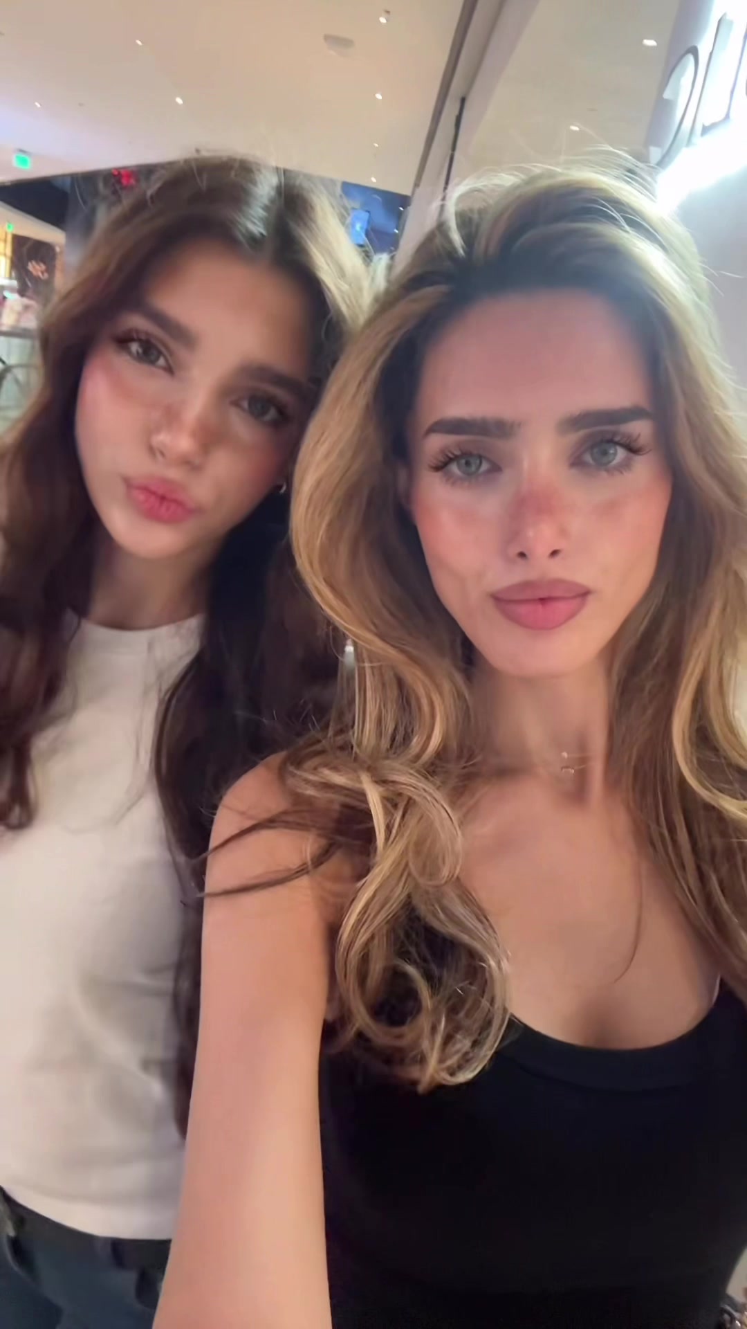 @Adora